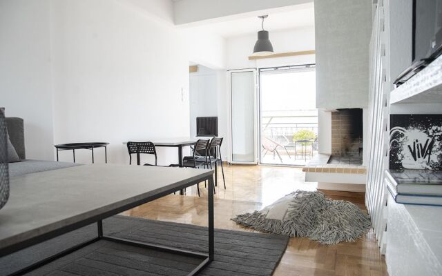 Amazing Renovated Penthouse In Pagkrati