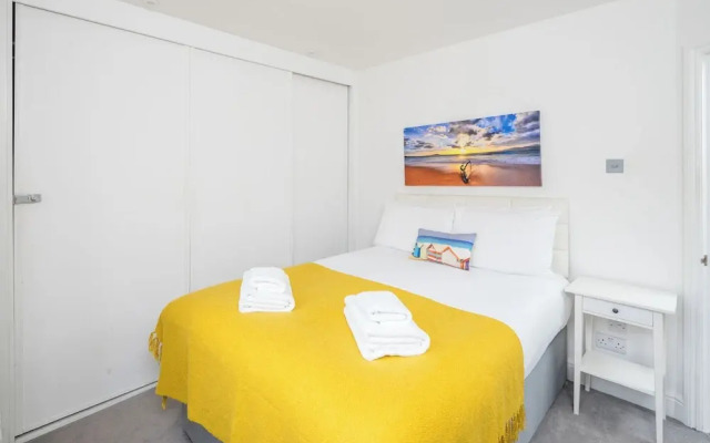 JOIVY 2-bed flat in West London