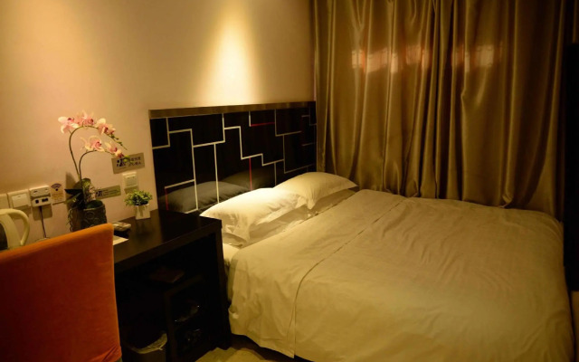 9Jiu Holiday Inn