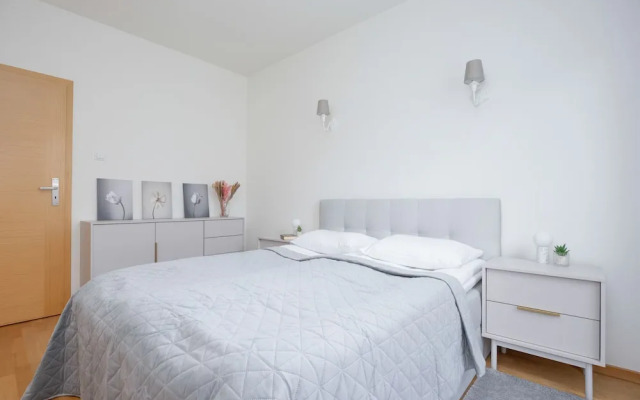Cozy Apartment for 5 by Renters