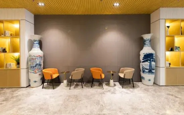 Atour Hotel (Shenzhen Guangming New Town Phoenix City Metro Station)