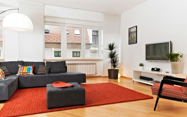 Central Downtown Apartments by Irundo