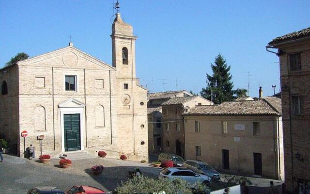 4 bedrooms appartement with enclosed garden and wifi at Recanati 8 km away from the beach