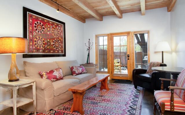 East Alameda - 3 Br Home