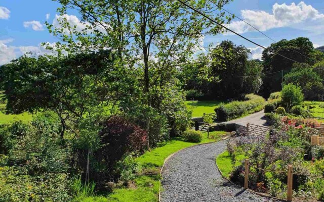 Cilsane Lodges-towy With hot tub