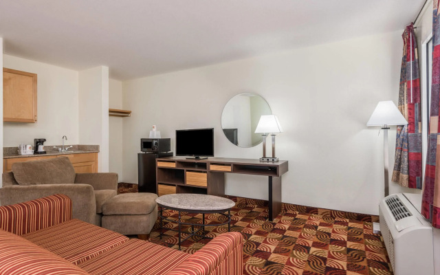 Super 8 by Wyndham Fayetteville