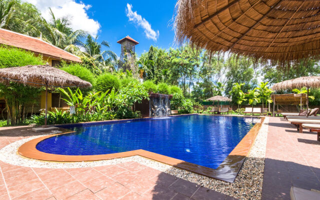 The Pool and Palm Villa