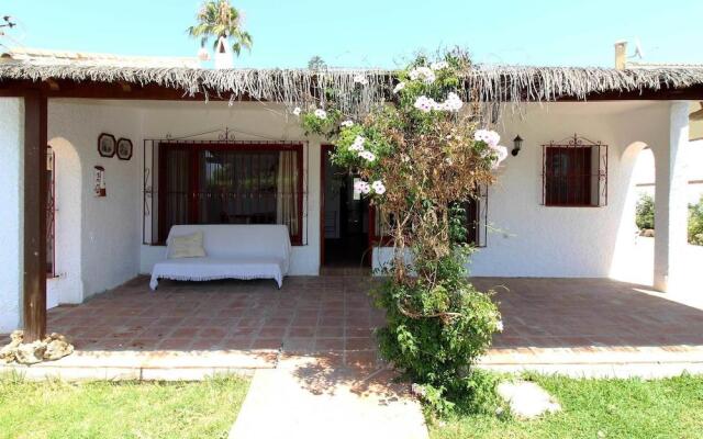 Villa Maria. Barbacoa piscina y jardín