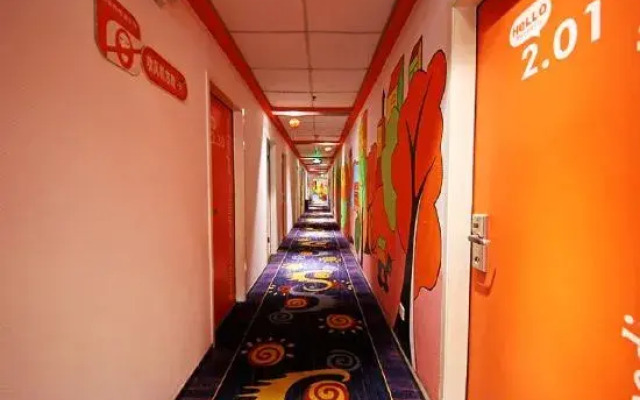 Bujing Hotel (Xi'an Liberal Arts College Taibai South Road Subway Station)