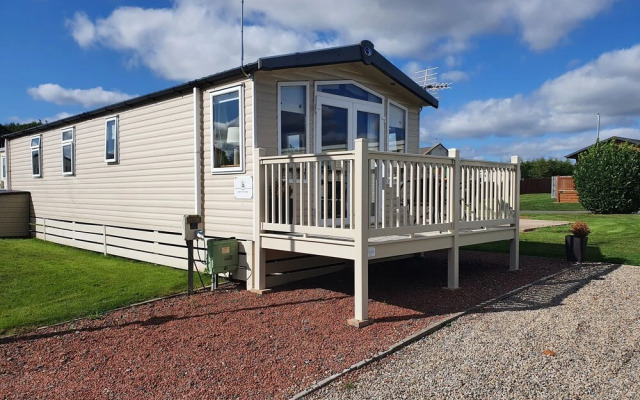 Apple Tree Lodge, Hot Tub, 3 Bedroom, 2 Bars