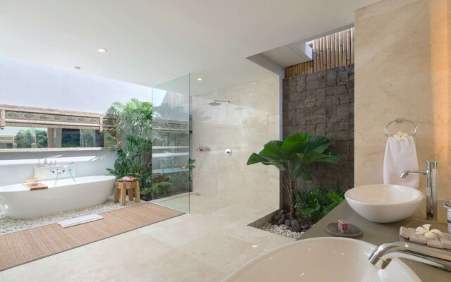 Imagine Your Family Renting a Luxury Holiday Villa Close to Seminyaks Main Attractions, Villa Bali 2043