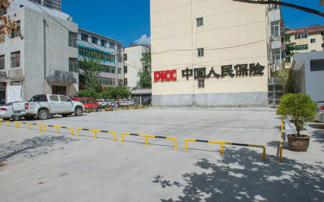 Yayue Hotel (Shangluo Yishui Jinyang Unit Shop)