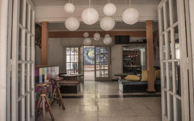 Ananta Hostel & Bar
