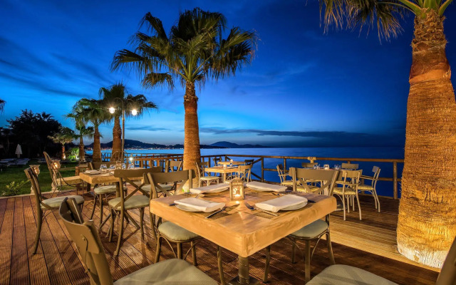 Windmill Bay Hotel
