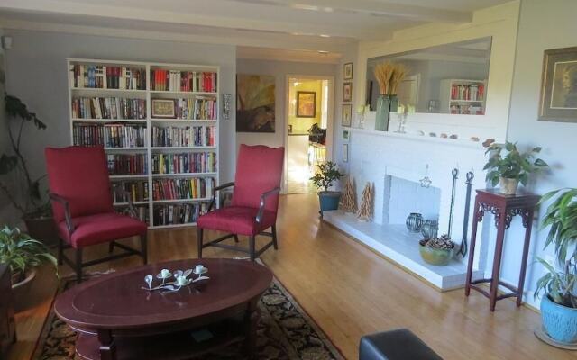 76 Indian Hill Road North - Three Bedroom House
