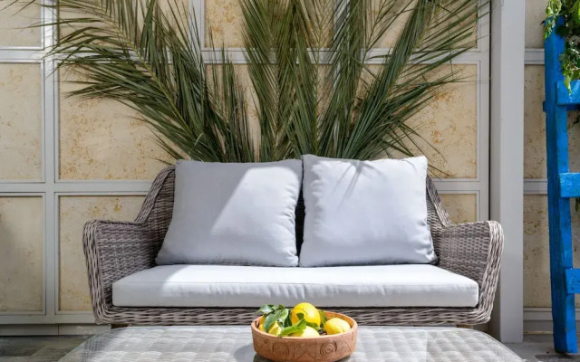 Design & Veranda next to Mahane Yehuda Market by FeelHome