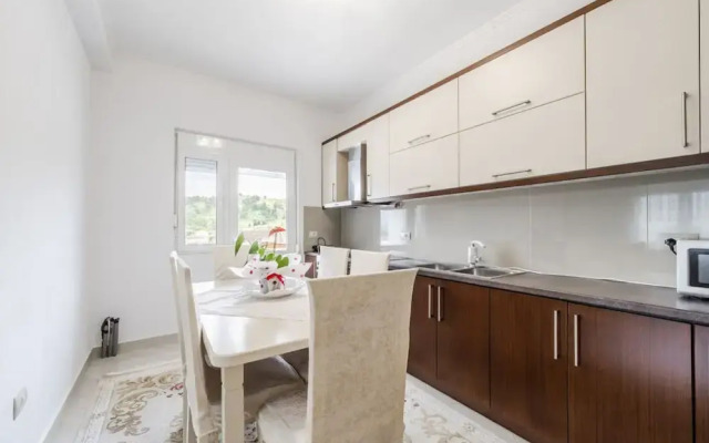 Hometown Apartment in Gjirokaster