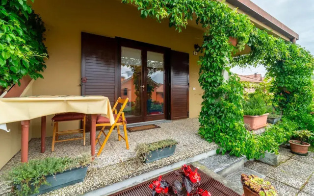 Crimson Apartment by Wonderful Italy