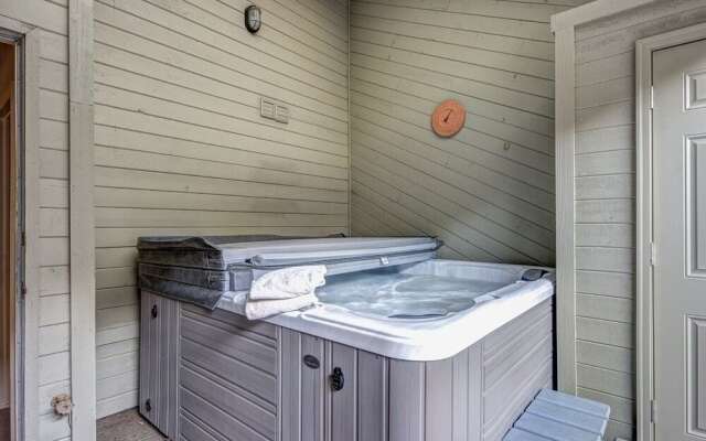 1117 Lowell Avenue 4 Bedroom Condo