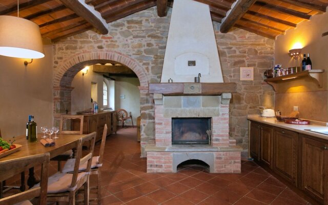 Magnificent Farmhouse in Lucignano With Swimming Pool