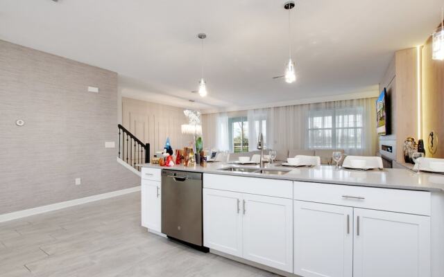 9 Bed 5 Ba Villa with Games, Pool & Spa