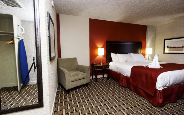 Ramada By Wyndham Edmonton Yellowhead Nw