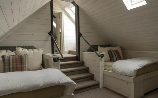 Eleven Scarp Ridge Lodge