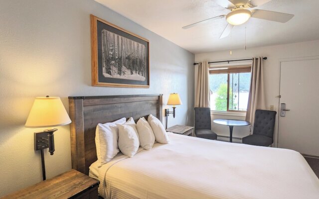 Western Riviera Lakeside Lodging