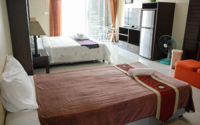 七岩巴黎式旅馆(Cha am Paris Style Guest House)