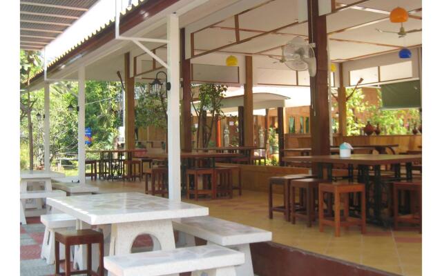 Baansuan Amphawan Resort