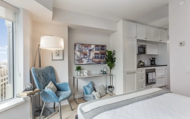 QuickStay - Chic Condo in Yorkville (Yonge & Bloor)