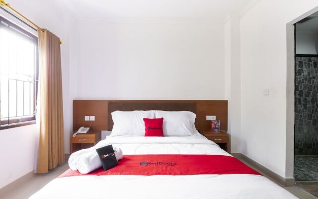 RedDoorz near Art Centre Bali