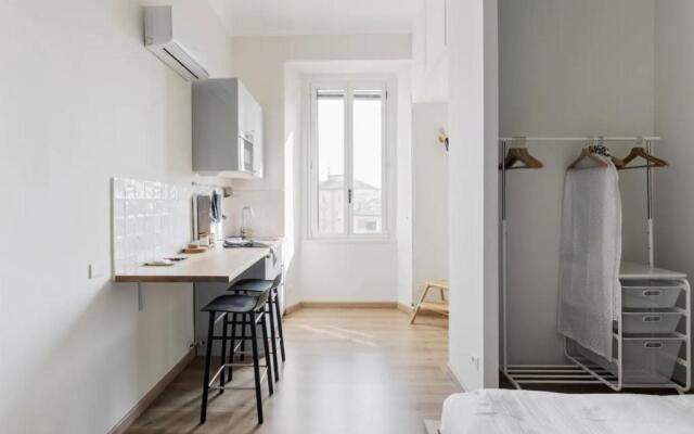 Minimal and Charming studio in Isola District