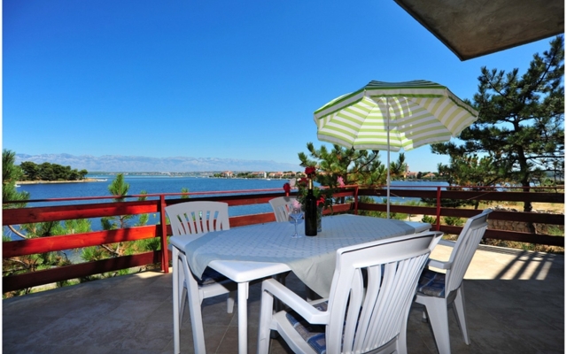 Apartment Ljilja - 10m from the sea with parking: A2 Nin, Zadar riviera