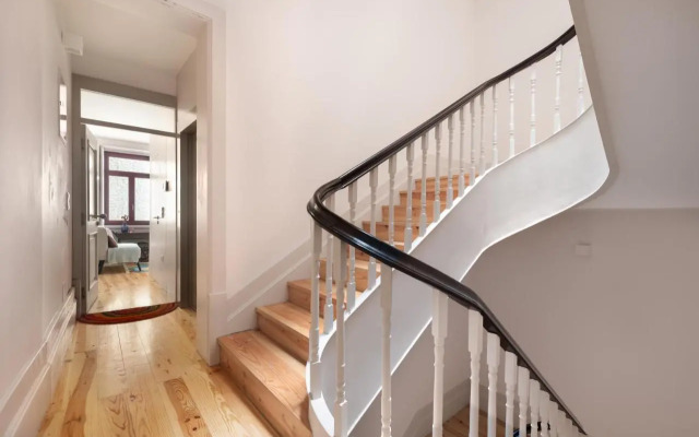 Vibrant flat by São Bento w/balcony - Loureiro140