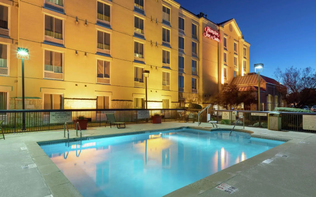 Hampton Inn & Suites Austin-Airport
