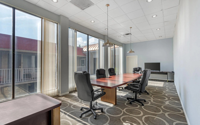 Quality Inn & Suites Conference Center