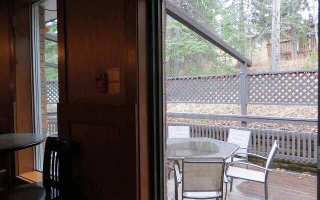 Twin Pine Inn & Suites