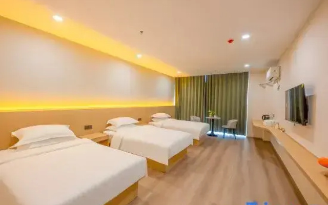 Mufeng Hotel (Zhengzhou Xinzheng Aviation Port Area Long'an Community)