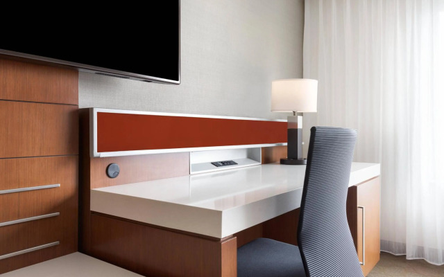 Delta Hotels by Marriott Indianapolis Airport