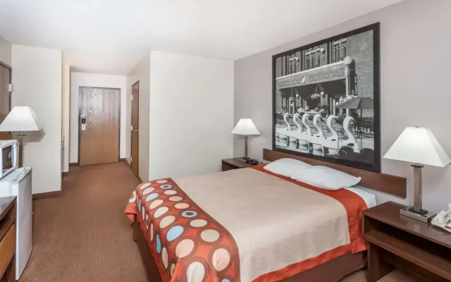 Super 8 by Wyndham Pekin/Peoria Area