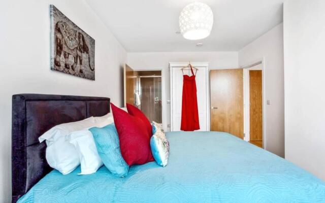 Stylish 2 Bed/2 Bath, Parking - Bracknell Centre
