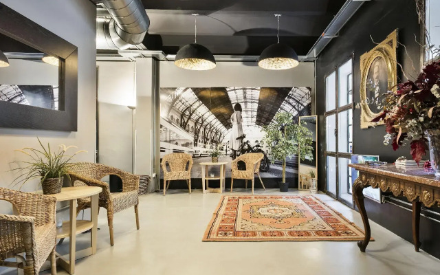 Fira Centric Apartments By Gaiarooms