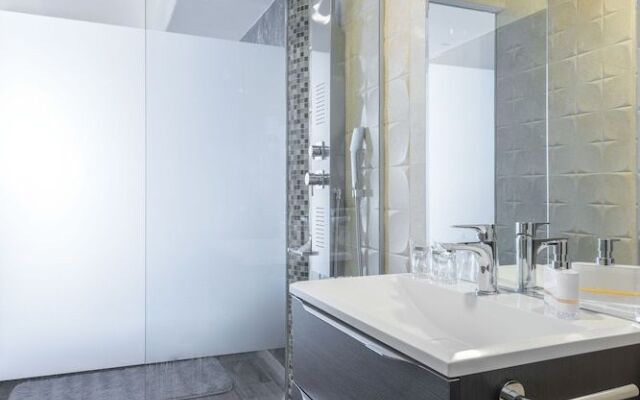 Luxury Rooms Seven