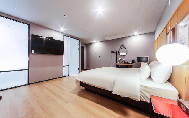 Browndot Hotel - Gold