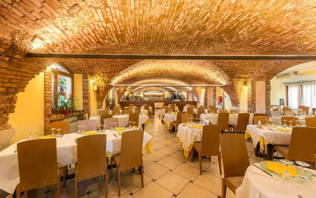 Hotel Regina Del Garda Suite