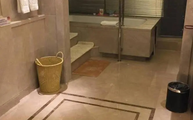 Soluxe Hotel
