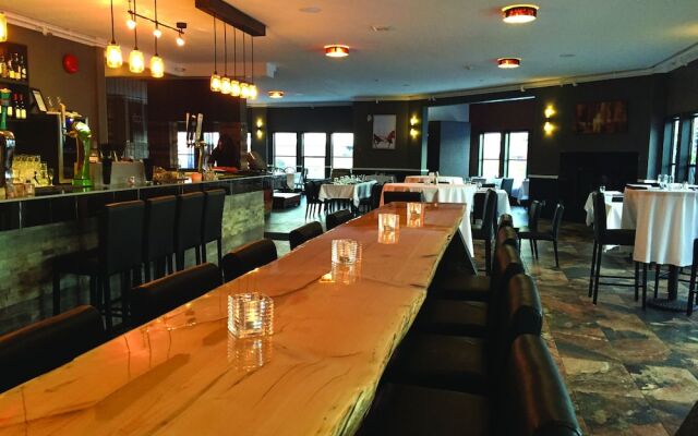 Vance Creek Hotel & Conference Centre