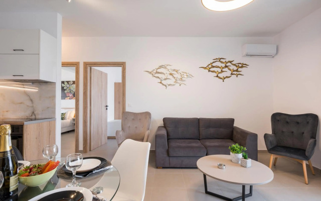 INDIGO BLUE Seaside Deluxe Apartments