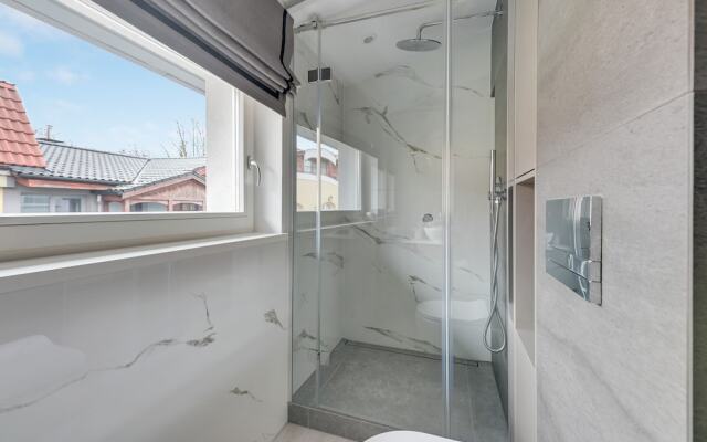 Lion Apartments - Pink i Mustang Studio